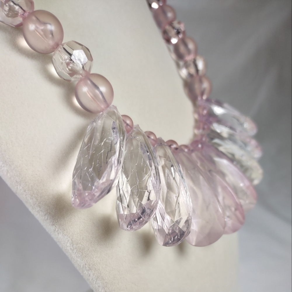 Vintage Unique Pastel Pink Clear And Frosted Lucite Statement Bib Necklace - Picture 5 of 9